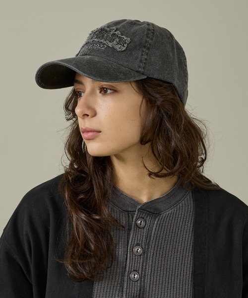 Dickies(ディッキーズ)の「【Dickies / ディッキーズ】PIGMENT FRINGE LOGO CAP/キャップ/ユニセックス【WEB限定】(キャップ・メンズ・ブラウン/ベージュ/ブラック/ブルー・フリー)」の2枚目の写真