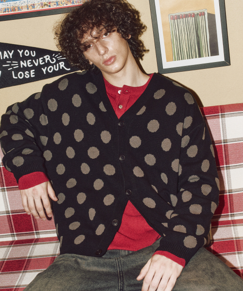XTK160 Dott V-nek knit кардиган (черный)