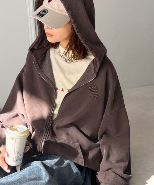 Java(ジャバ)の「《JaVa ジャバコラボ》大人の抜け感◎ニュアンス色が映える。アシッドウォッシュロゴZIPパーカー(パーカー・レディース・チャコール/ブラウン・LARGE/MEDIUM/SMALL/X-LARGE)」の4枚目の写真