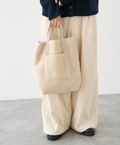 collex（コレックス）の「2WAYリバーシブルボアトートバッグ（トートバッグ・レディース・ブラック/グレイッシュベージュ・フリー）」の6枚目の写真