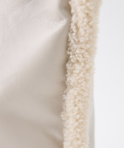 collex（コレックス）の「2WAYリバーシブルボアトートバッグ（トートバッグ・レディース・ブラック/グレイッシュベージュ・フリー）」の5枚目の写真