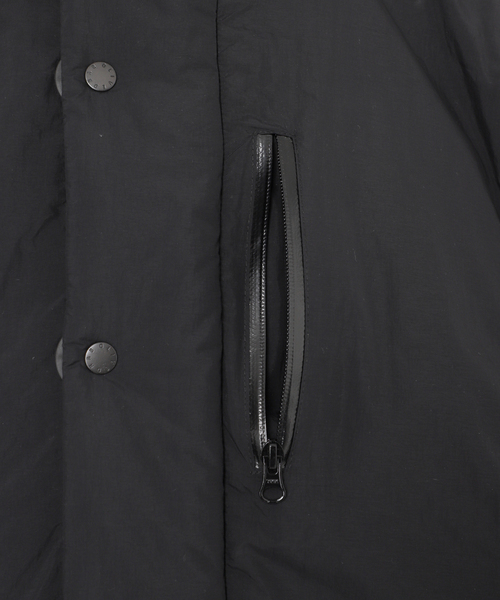 B.C STOCK(ベーセーストック)の「【OLIVEDRAB/オリーブドラブ】キャリーポケット ダウンジャケット(ダウンジャケット/コート・メンズ・ブラック/カーキ・MEDIUM/X-LARGE/LARGE)」の21枚目の写真