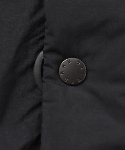 B.C STOCK(ベーセーストック)の「【OLIVEDRAB/オリーブドラブ】キャリーポケット ダウンジャケット(ダウンジャケット/コート・メンズ・ブラック/カーキ・MEDIUM/X-LARGE/LARGE)」の20枚目の写真