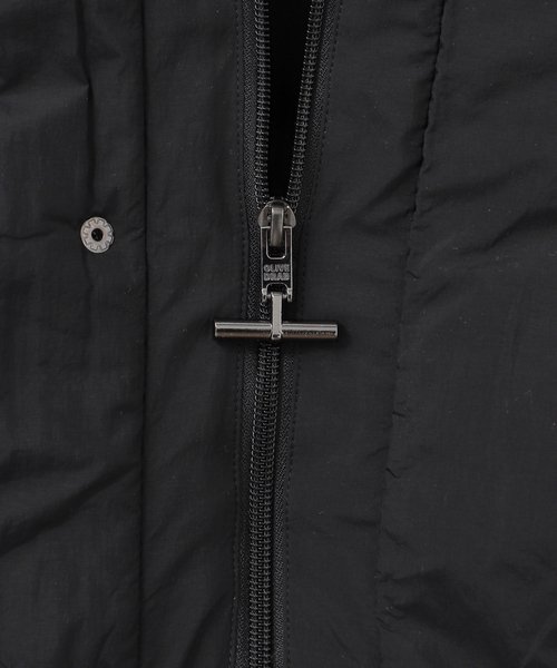 B.C STOCK(ベーセーストック)の「【OLIVEDRAB/オリーブドラブ】キャリーポケット ダウンジャケット(ダウンジャケット/コート・メンズ・ブラック/カーキ・MEDIUM/X-LARGE/LARGE)」の9枚目の写真