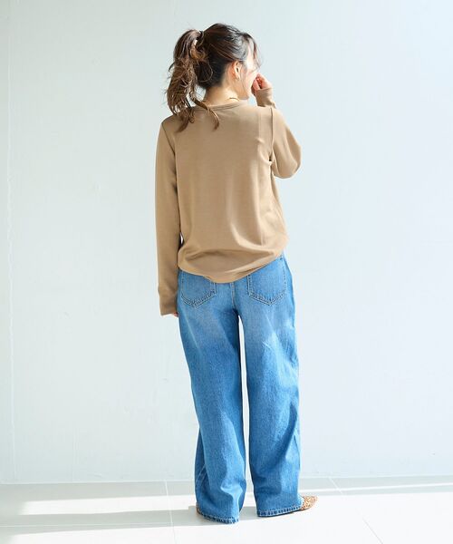 le.coeur blanc(ルクールブラン)の「【吸湿発熱】スタッズロゴカットソー(Tシャツ/カットソー・レディース・オフホワイト/グレー/キャメル・38)」の4枚目の写真