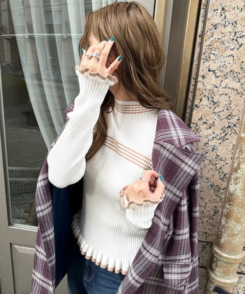 DOUBLE NAME（ダブルネーム）の「ラインハイネックフリルニット（ニット/セーター・レディース・ブラウン/オフホワイト/グレー・FREE）」の8枚目の写真