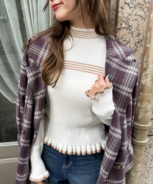 DOUBLE NAME（ダブルネーム）の「ラインハイネックフリルニット（ニット/セーター・レディース・ブラウン/オフホワイト/グレー・FREE）」の10枚目の写真