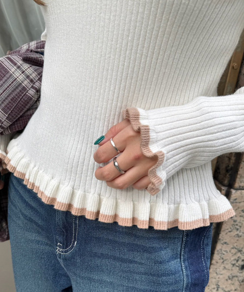 DOUBLE NAME（ダブルネーム）の「ラインハイネックフリルニット（ニット/セーター・レディース・ブラウン/オフホワイト/グレー・FREE）」の12枚目の写真