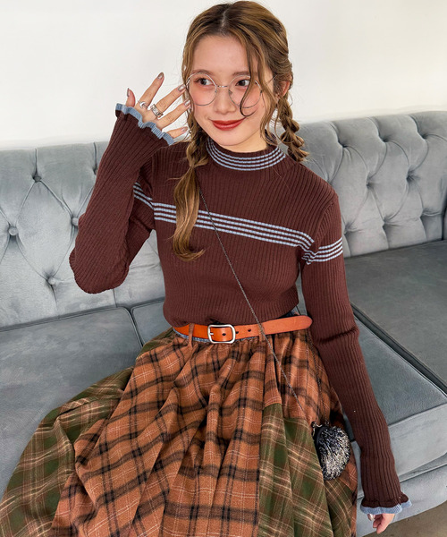 DOUBLE NAME（ダブルネーム）の「ラインハイネックフリルニット（ニット/セーター・レディース・ブラウン/オフホワイト/グレー・FREE）」の14枚目の写真