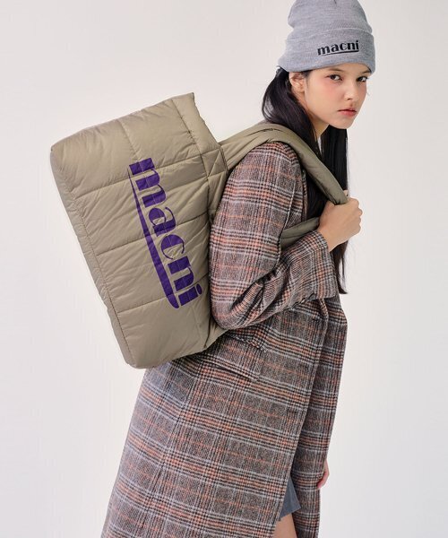 MACNI（マクニ）の「PADDED SHOULDER BAG_KHAKI BEIGE（トートバッグ・レディース・その他・FREE）」の4枚目の写真