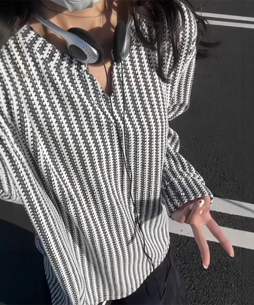 Flugge(フラッジー)の「しましま長袖トップス(その他トップス・レディース・ホワイト/ブラック・MEDIUM/LARGE)」の2枚目の写真