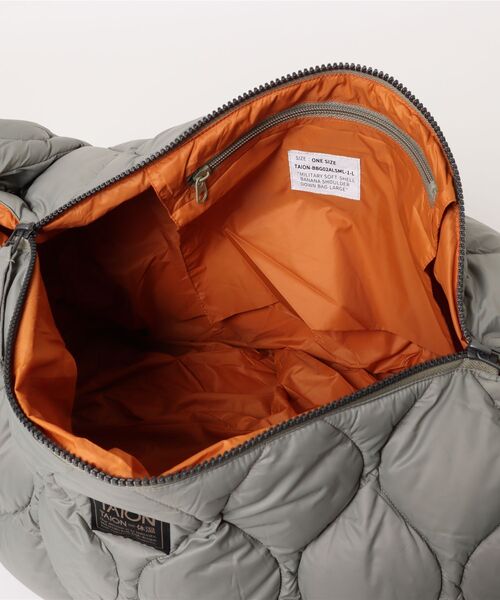 TAION（タイオン）の「MILITARY BANANA SLDR DOWN BAGL　BG02ALSML-1-L（ショルダーバッグ・メンズ・カーキ・FREE）」の4枚目の写真