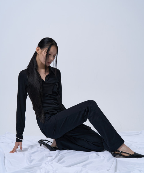 ZIZEMUSEUM(ジゼミュージアム)の「LOW-RISE TWO BUTTON BOOTS CUT PANTS (BLACK)(その他パンツ・レディース・その他・SMALL/MEDIUM/LARGE)」の3枚目の写真