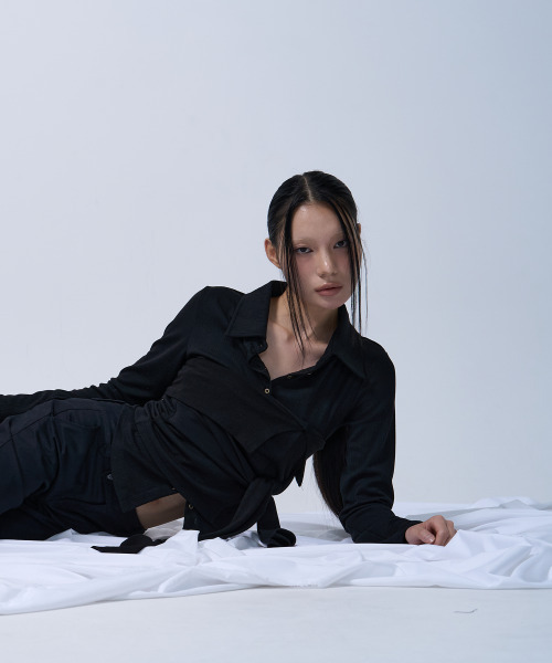ZIZEMUSEUM(ジゼミュージアム)の「LOW-RISE TWO BUTTON BOOTS CUT PANTS (BLACK)(その他パンツ・レディース・その他・SMALL/MEDIUM/LARGE)」の5枚目の写真