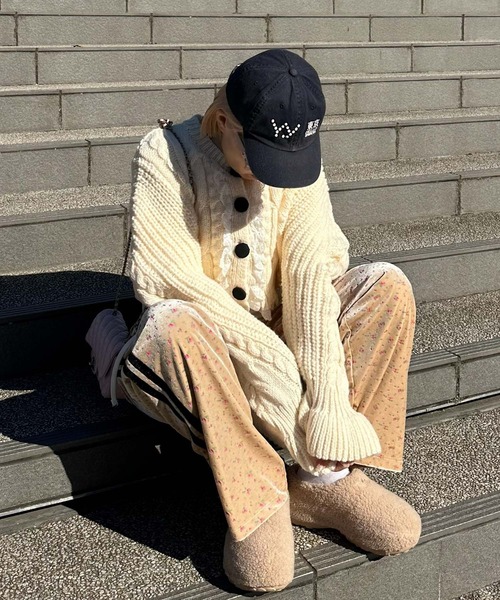 Alley Tokyo(アリートーキョー)の「レースフリルくるみボタンカーデ(ニット/セーター・レディース・オフホワイト/グレー・FREE)」の7枚目の写真