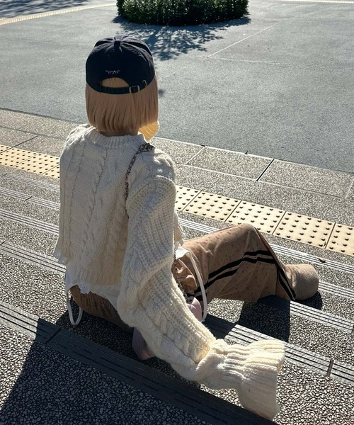 Alley Tokyo(アリートーキョー)の「レースフリルくるみボタンカーデ(ニット/セーター・レディース・オフホワイト/グレー・FREE)」の8枚目の写真