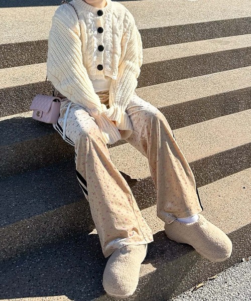 Alley Tokyo(アリートーキョー)の「レースフリルくるみボタンカーデ(ニット/セーター・レディース・オフホワイト/グレー・FREE)」の9枚目の写真