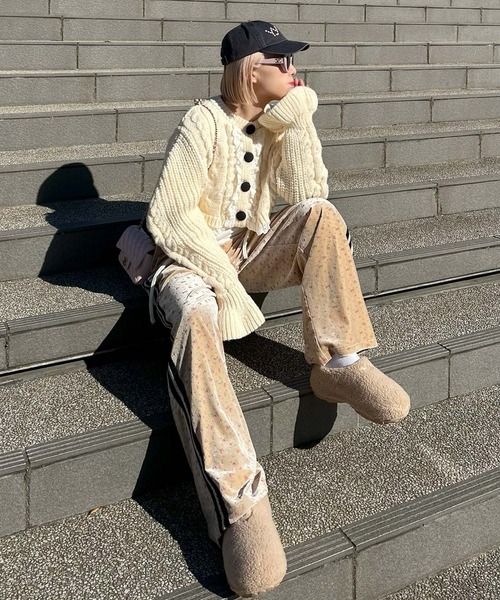 Alley Tokyo(アリートーキョー)の「レースフリルくるみボタンカーデ(ニット/セーター・レディース・オフホワイト/グレー・FREE)」の12枚目の写真