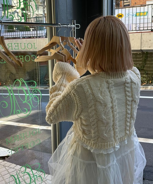 Alley Tokyo(アリートーキョー)の「レースフリルくるみボタンカーデ(ニット/セーター・レディース・オフホワイト/グレー・FREE)」の17枚目の写真