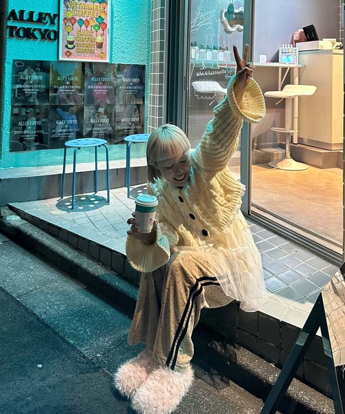 Alley Tokyo(アリートーキョー)の「レースフリルくるみボタンカーデ(ニット/セーター・レディース・オフホワイト/グレー・FREE)」の18枚目の写真