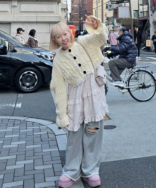 Alley Tokyo(アリートーキョー)の「レースフリルくるみボタンカーデ(ニット/セーター・レディース・オフホワイト/グレー・FREE)」の21枚目の写真