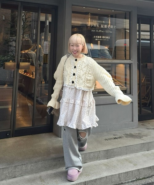 Alley Tokyo(アリートーキョー)の「レースフリルくるみボタンカーデ(ニット/セーター・レディース・オフホワイト/グレー・FREE)」の22枚目の写真
