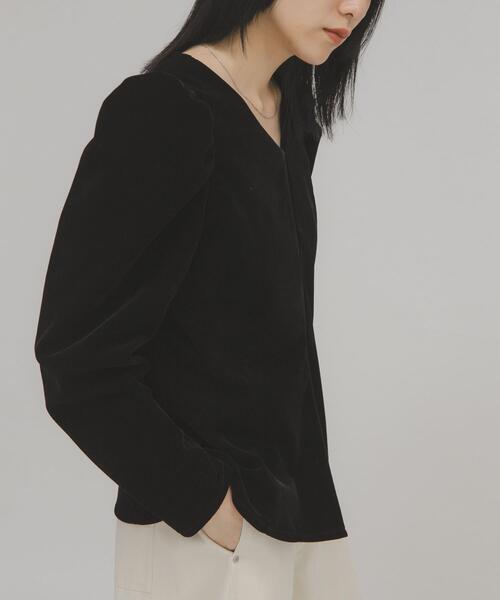 KBF(ケイビーエフ)の「パフスリーブベロアブラウス(シャツ/ブラウス・レディース・ブラウン/ブラック・ONE)」の3枚目の写真