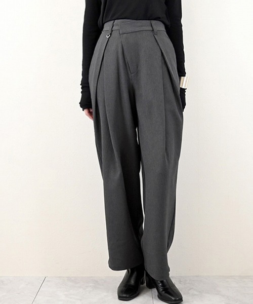 STYLEBLOCK（スタイルブロック）の「ポーラアシメウエストタックパンツ（その他パンツ・レディース・ベージュ/チャコールグレー/ブラック・M）」の3枚目の写真