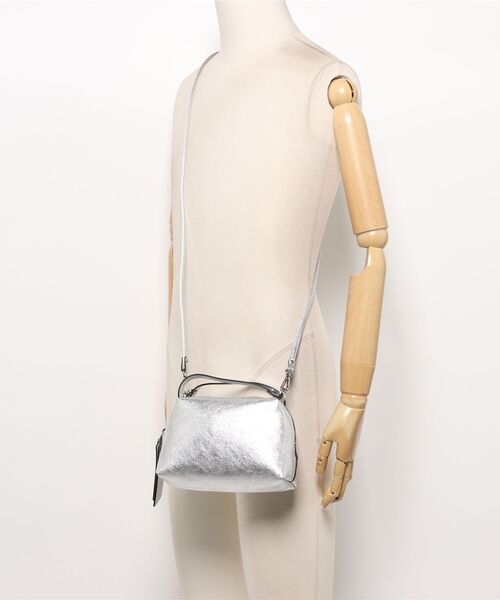GIANNI CHIARINI(ジャンニ キアリーニ)の「【GIANNI CHIARINI(ジャンニ キアリーニ)】ALIFA MINI SILVER(ハンドバッグ・レディース・シルバー・FREE)」の2枚目の写真