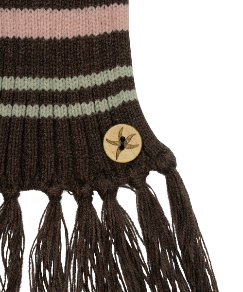 THECOLDESTMOMENT（ザコールデストモーメント）の「TCM mini logo button color muffler (brown)（マフラー・レディース・その他・ONE SIZE）」の5枚目の写真