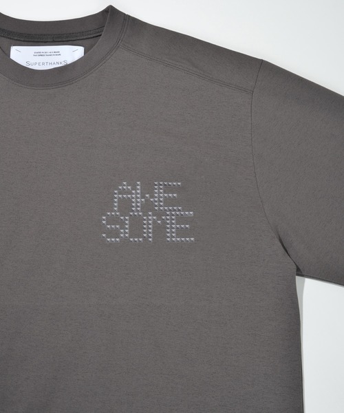 SUPERTHANKS（スーパーサンクス）の「【吸水速乾・接触冷感・抗菌防臭】バックプリントロゴTシャツ[AWESOME] Functional S/S T-shirt（Tシャツ/カットソー・メンズ・チャコールグレー/ベージュ/ブラック/ホワイト・L/M/S）」の6枚目の写真