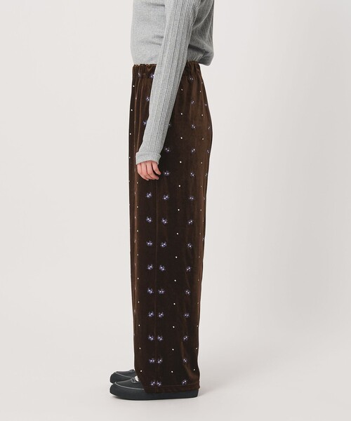 BEAUTY&YOUTH UNITED ARROWS(ビューティーアンドユースユナイテッドアローズ)の「エンブロイダリー ベロアイージーパンツ ウォッシャブル(その他パンツ・レディース・ブラック/ダークブラウン・S/M)」の18枚目の写真