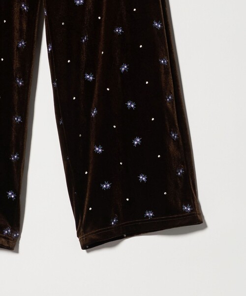 BEAUTY&YOUTH UNITED ARROWS(ビューティーアンドユースユナイテッドアローズ)の「エンブロイダリー ベロアイージーパンツ ウォッシャブル(その他パンツ・レディース・ブラック/ダークブラウン・S/M)」の3枚目の写真