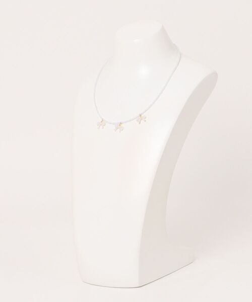 flower（フラワー）の「ドリーミーリボンビーズネックレス（ネックレス・レディース・ホワイト・FREE）」の7枚目の写真