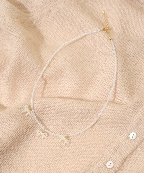 flower（フラワー）の「ドリーミーリボンビーズネックレス（ネックレス・レディース・ホワイト・FREE）」の8枚目の写真