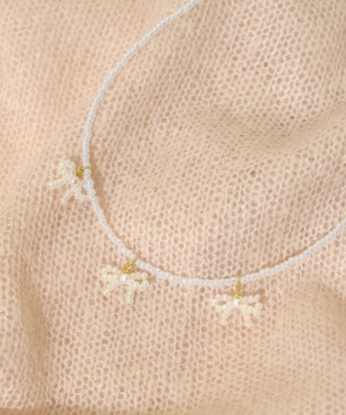 flower（フラワー）の「ドリーミーリボンビーズネックレス（ネックレス・レディース・ホワイト・FREE）」の9枚目の写真