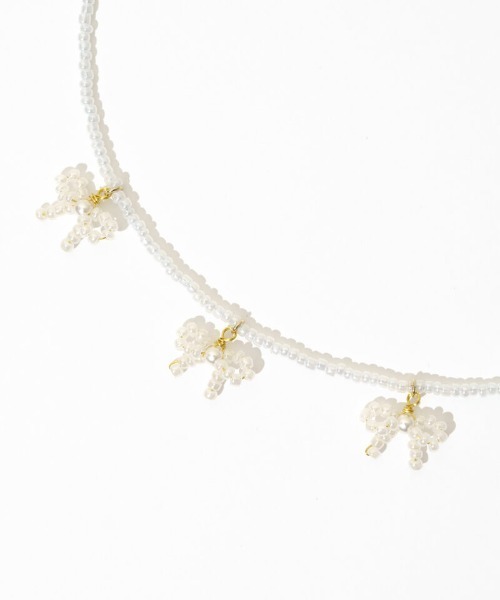 flower（フラワー）の「ドリーミーリボンビーズネックレス（ネックレス・レディース・ホワイト・FREE）」の3枚目の写真