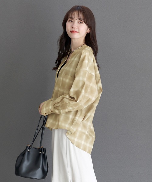 Aletta vita(アレッタビータ)の「シアーチェックスキッパーシャツ(シャツ/ブラウス・レディース・ベージュ/チャコール・M)」の14枚目の写真