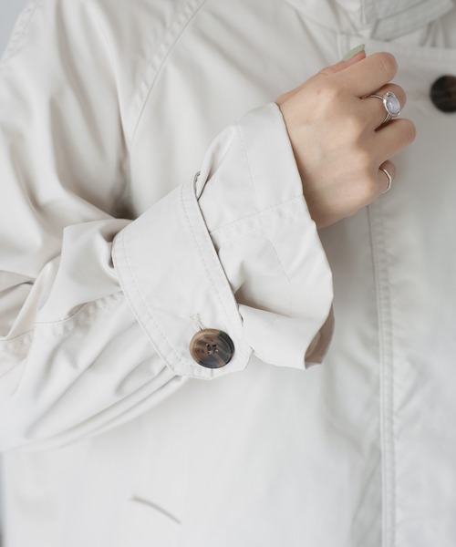 Riberry（リベリー）の「ミドル丈スタンドカラートレンチコート（トレンチコート・レディース・アイボリー/ブラック/ベージュ・MEDIUM）」の8枚目の写真