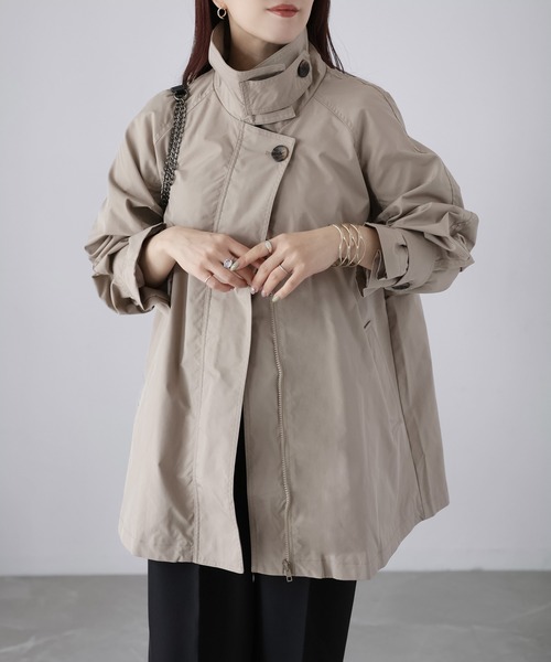 Riberry（リベリー）の「ミドル丈スタンドカラートレンチコート（トレンチコート・レディース・アイボリー/ブラック/ベージュ・MEDIUM）」の9枚目の写真