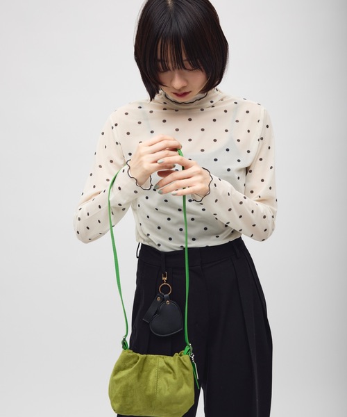 TONER（トナー）の「スエードギャザーミニバッグ/ロゴプレート付き（ショルダーバッグ・レディース・イエロー/レッド/グリーン/ダークブラウン・FREE）」の22枚目の写真