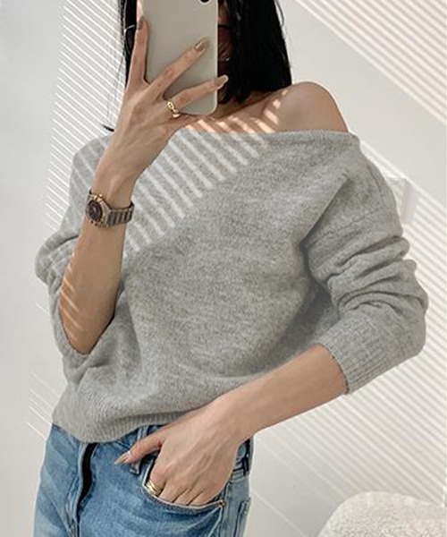 Songe(ソンジュ)の「ワンショルダーアシンメトリーデザインニットトップス(ニット/セーター・レディース・グレー/ブラック/ホワイト・FREE)」の14枚目の写真