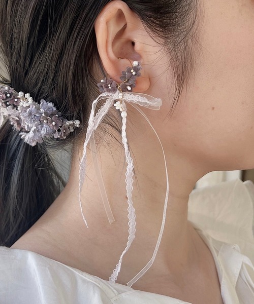 m.soeur（エムスール）の「ランタナとガラスビーズのイヤーカフ（イヤーカフ・レディース・ブラック/グレー/ホワイト・FREE）」の3枚目の写真