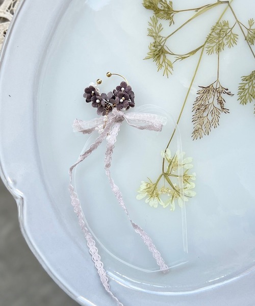 m.soeur（エムスール）の「ランタナとガラスビーズのイヤーカフ（イヤーカフ・レディース・ブラック/グレー/ホワイト・FREE）」の8枚目の写真