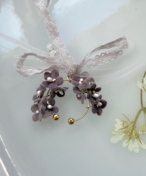 m.soeur（エムスール）の「ランタナとガラスビーズのイヤーカフ（イヤーカフ・レディース・ブラック/グレー/ホワイト・FREE）」の10枚目の写真