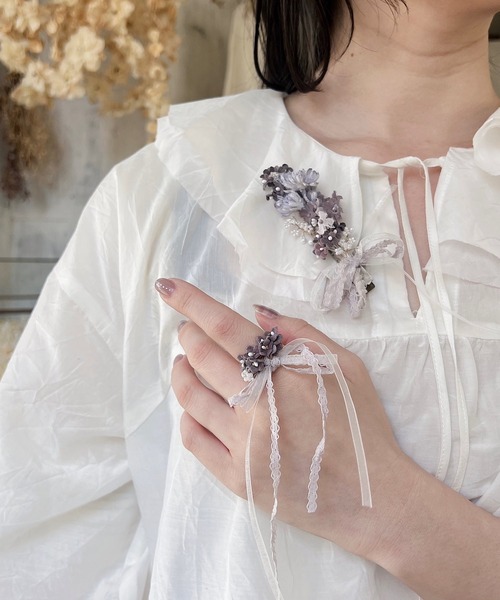 m.soeur（エムスール）の「ランタナとガラスビーズのイヤーカフ（イヤーカフ・レディース・ブラック/グレー/ホワイト・FREE）」の11枚目の写真