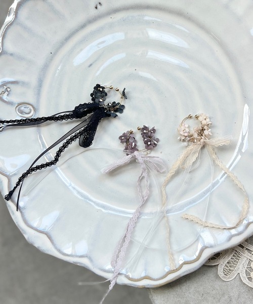 m.soeur（エムスール）の「ランタナとガラスビーズのイヤーカフ（イヤーカフ・レディース・ブラック/グレー/ホワイト・FREE）」の12枚目の写真