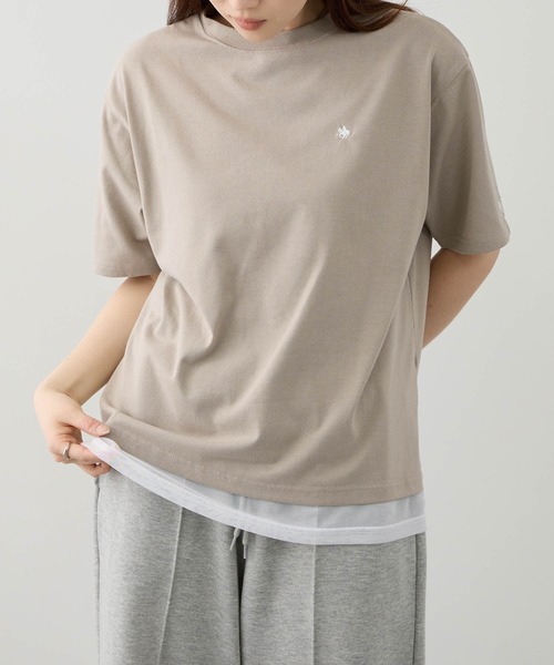 Mac-House（マックハウス）の「POLO BCS ワンポイント刺繍 チュールフェイクレイヤード オーバーサイズTシャツ（Tシャツ/カットソー・レディース・ネイビー/グレイッシュベージュ/ブラック・L/M）」の2枚目の写真