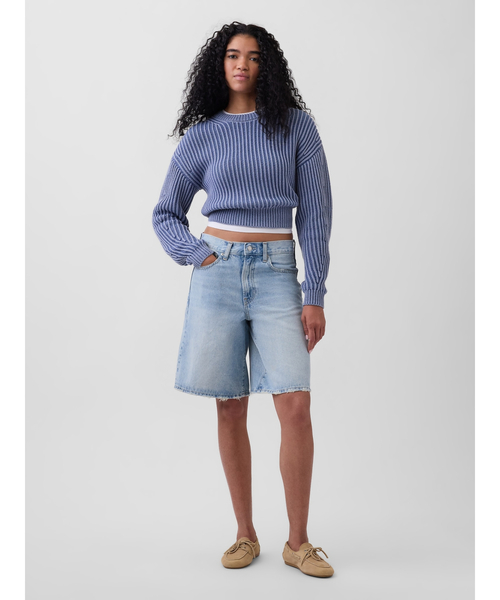 GAP（ギャップ）の「11インチ ミッドライズ ロングライン デニムショートパンツ（デニムパンツ・レディース・ライトインディゴブルー・25/24/23/26/27/28/29/30）」の2枚目の写真