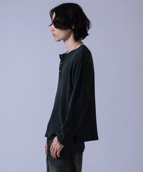 improves(インプローブス)の「クロス 刺しゅう ワッフル ロンT(Tシャツ/カットソー・メンズ・チャコール/ブラック/グレー・LARGE/MEDIUM)」の5枚目の写真